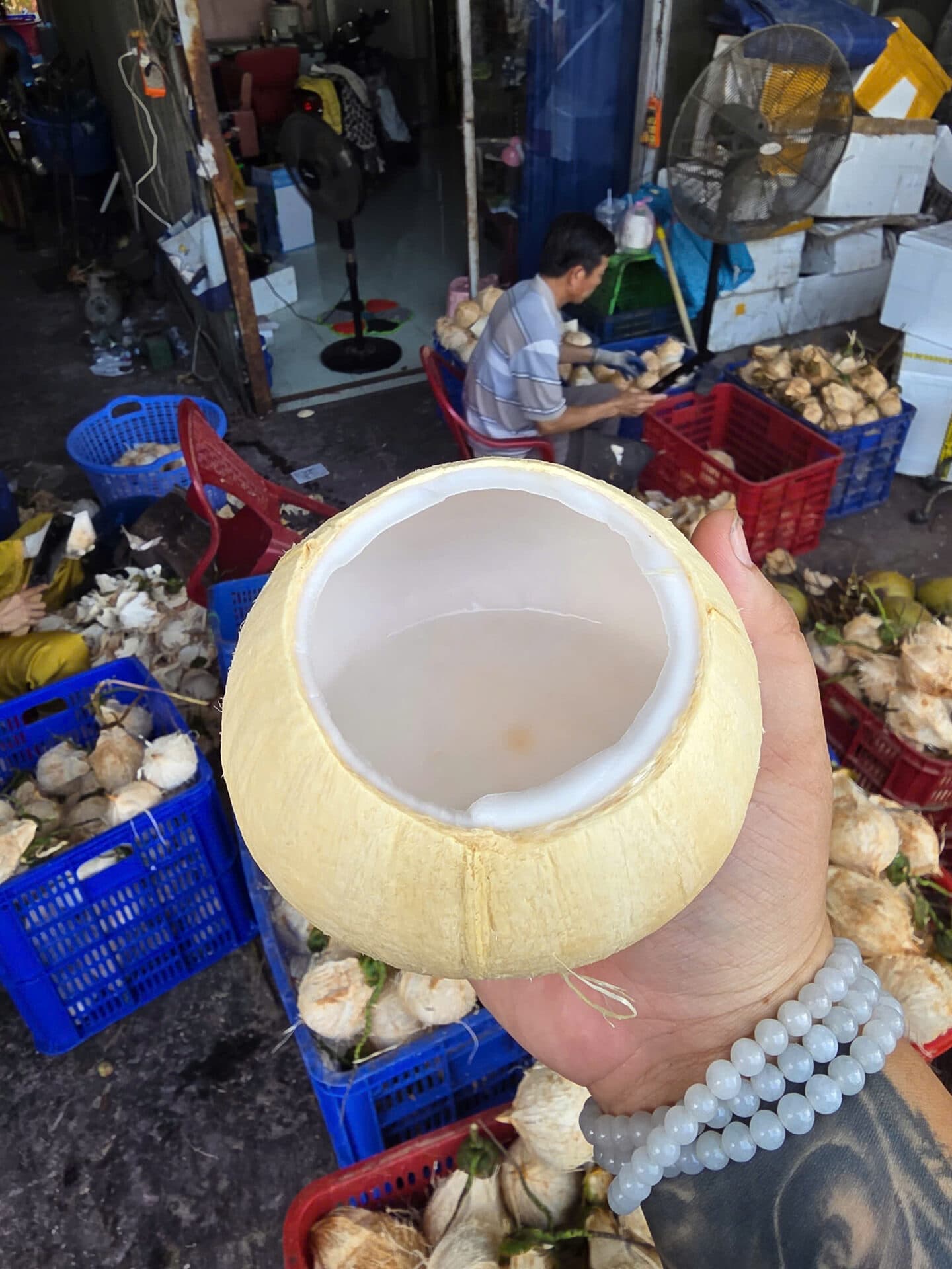 Nước Dừa Tươi Có Phải Nước Thể Thao Tự Nhiên? K:Na Isotonic Giải Thích